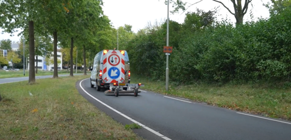 Bus met grondradar op weg
